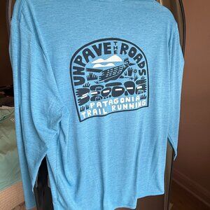 Patagonia Medium Men's Long-Sleeved Capilene Cool Daily Graphic Shirt